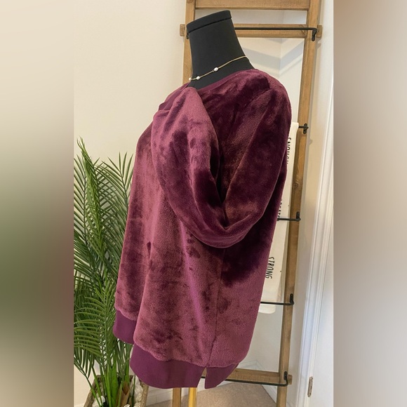 Gaiam Plush Maroon Long Sleeve Pullover Sweater, Size Medium - Picture 4 of 7